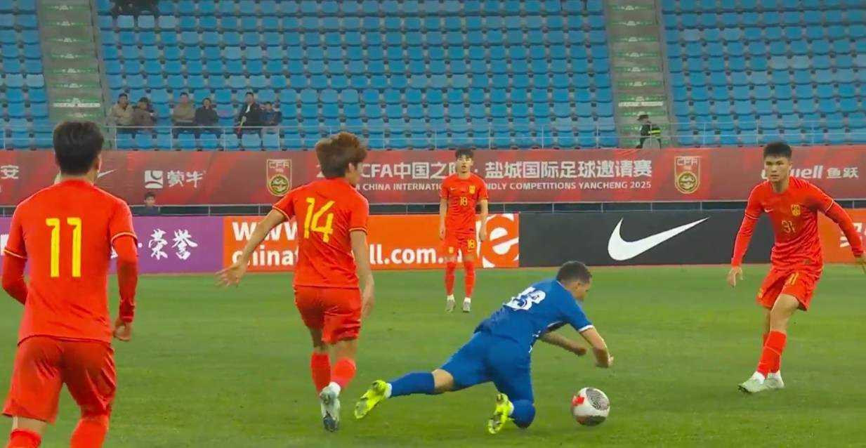 重庆队在场上发挥出色，成功战胜对手的简单介绍